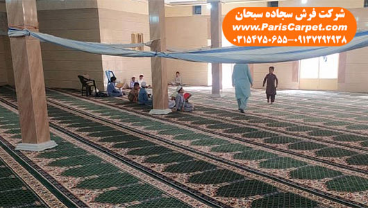 خواندن نماز روی فرش سجاده ای مسجد و نمازخانه
